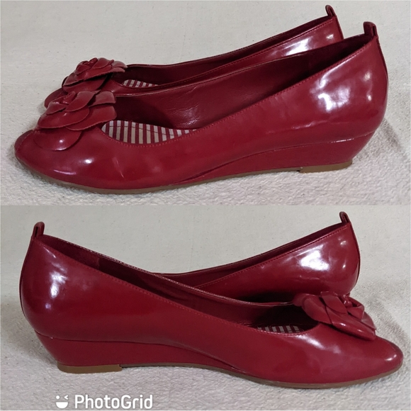 Red Slip On Sz 7 Flower Peep Toe Comfort Low Wedge Shiney Patent Coastal Grandma - Picture 3 of 16